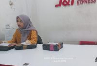 FOTO: Petugas atau Admin J&T. Konsumen Geram: J&T Talangagung Kepanjen Malang Tidak Profesional, J&T Papua Minta Ongkir Tambahan (Andre Hariyanto/SUARA UTAMA)