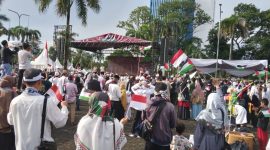 Ribuan warga Sumsel menghadiri kegiatan Aksi Bela Palestina Jilid III dan Tarhid Ramadhan 1446 H di Lapangan DPRD Sumsel pada Minggu pagi (16/1/2025). (Photo : Suara Utama / Zahruddin Hodsay)