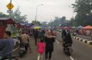 Suasana pasar kaget Cikeas, Jl raya akses tol Cimanggis-Cikeas Bogor (Itam Mustopa/Suara Utama)