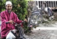 Demi Bertemu Anaknya Di Pesantren, Laki-Laki Ini Rela Mengendarai Motor Yang Sudah Tidak Layak Pakai