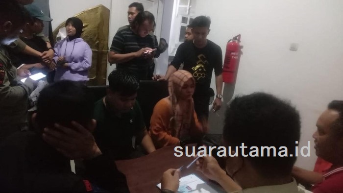 Foto: Satpol PP Memeriksa Pasangan Mesum di Kabupaten Bone