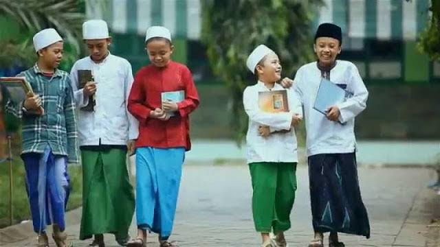 sntri berjalanimages Adab Muslim di Jalan Suara Utama ID Mengabarkan Kebenaran | Website Resmi Suara Utama