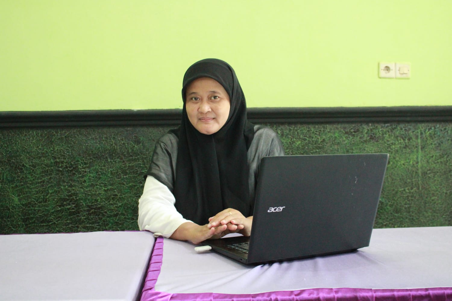 Foto: Kepala Sekolah SD Islam Roushon Fikr, Dina Ratna Damayanti S.Pd. I. Rakhmat Fatoni (Suara Utama ID)