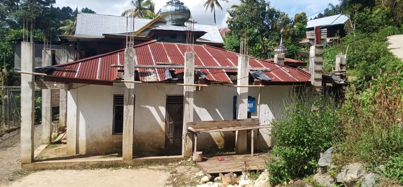 Foto: Dok. Pribadi. Puluhan Tahun Menanti Bantuan dari Pemerintah, Masyarakat Belalang Melakukan Renovasi Masjid Dengan Cara Swadaya. Andi Rombe. Mas Andre Hariyanto/Suara Utama ID