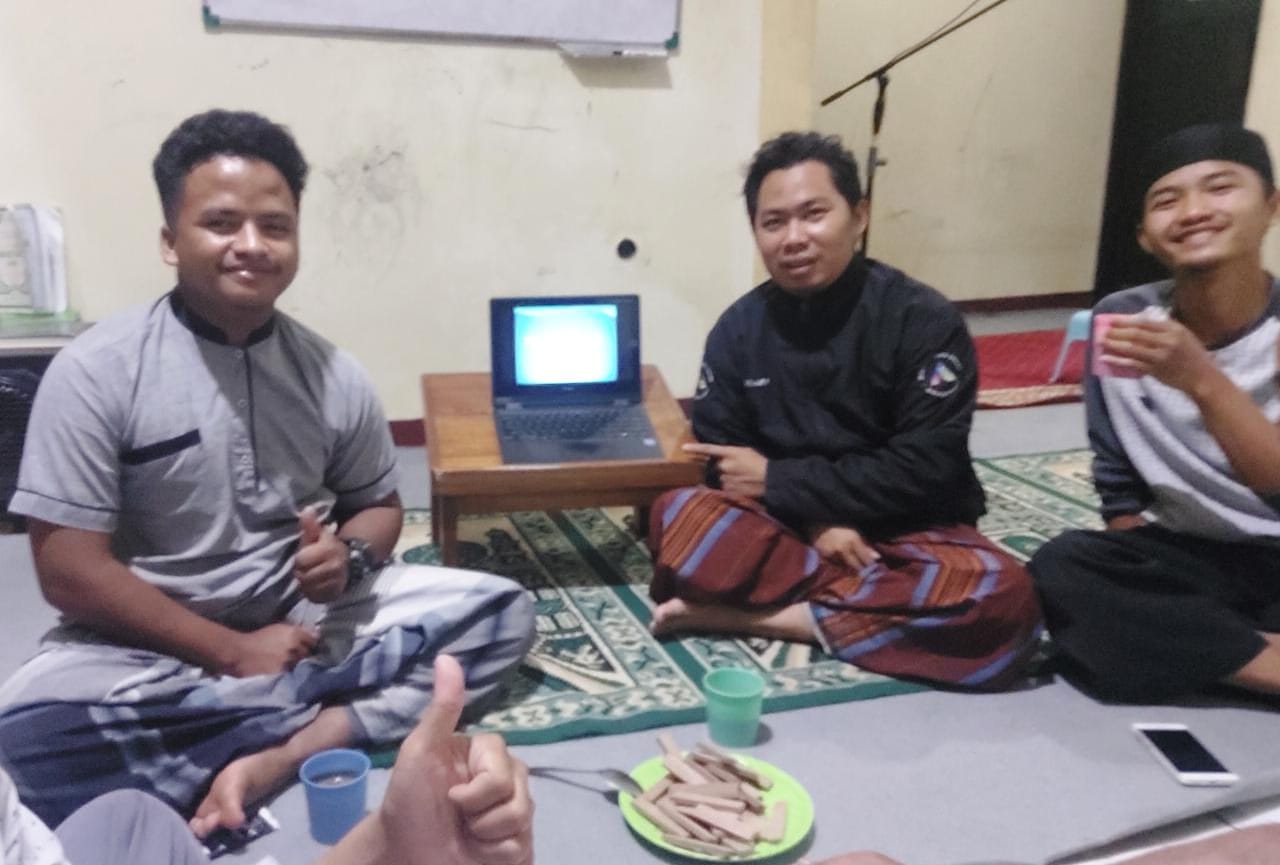 Foto: Dok. Pribadi Kegiatan Sharing Santai Seputar Jurnalistik dan Kepenulisam (SEJUK). Tingkatkan Keahlian, Santri dan Musyrif Ikhwan Pondok An-Nahl Cianjur Belajar Jurnalistik. Mas Andre Hariyanto. Suara Utama ID