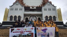 Siswa dan Guru SMP IT AL Kautsar di Monumen Mandala