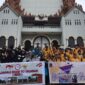 Siswa dan Guru SMP IT AL Kautsar di Monumen Mandala