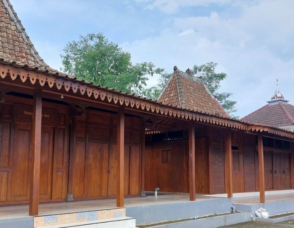 Hadir ditengah Masyarakat Yogyakarta, Kantor Sekretariat Lembaga AR Learning Center dan Yayasan Pusat Pembelajaran Nusantara Pindah Lokasi Strategis. Terdapat Masjid Wahyun Asror Dua untuk Sholat Berjamaah. Foto: Mas Andre Hariyanto (SUARA UTAMA)