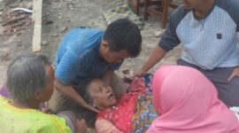 Sumber: Salah satu korban meninggal dari tetangga Pondok An-Nahl. Yayasan Pusat Pembelajaran Nusantara, Lembaga AR Learning Center, Suara Utama dan Dapur Pena Membuka Open Donasi untuk Korban Gempa Bumi Cianjur. Foto: Ustadz Abu Nahla dan Akh Firdaus (SUARA UTAMA)