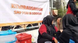 Sukses Berwirausaha SMP PGRI 16 Sidoarjo, Dinas Pendidikan Apresiasi dan Siapkan Karakter Entrepreneurship. Foto: Dion/Chomidah/Mas Andre H (SUARA UTAMA)