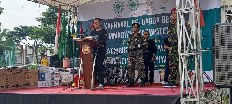 Pj Bupati Bekasi Memberikan Sambutan dalam Pembukaan Jalan Sehat Muhammadiyah Kabupaten Bekasi