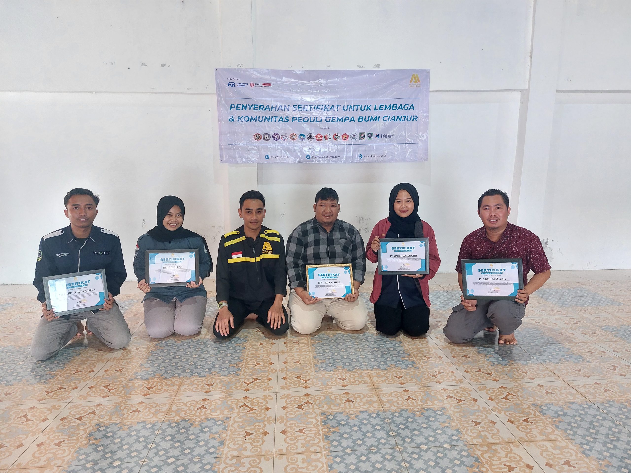 Belasan antar Komunitas dan Lembaga gelar Penyerahan Sertifikat untuk Peduli Gempa Bumi Cianjur di Yogyakarta. Foto: Mas Yat (SUARA UTAMA)