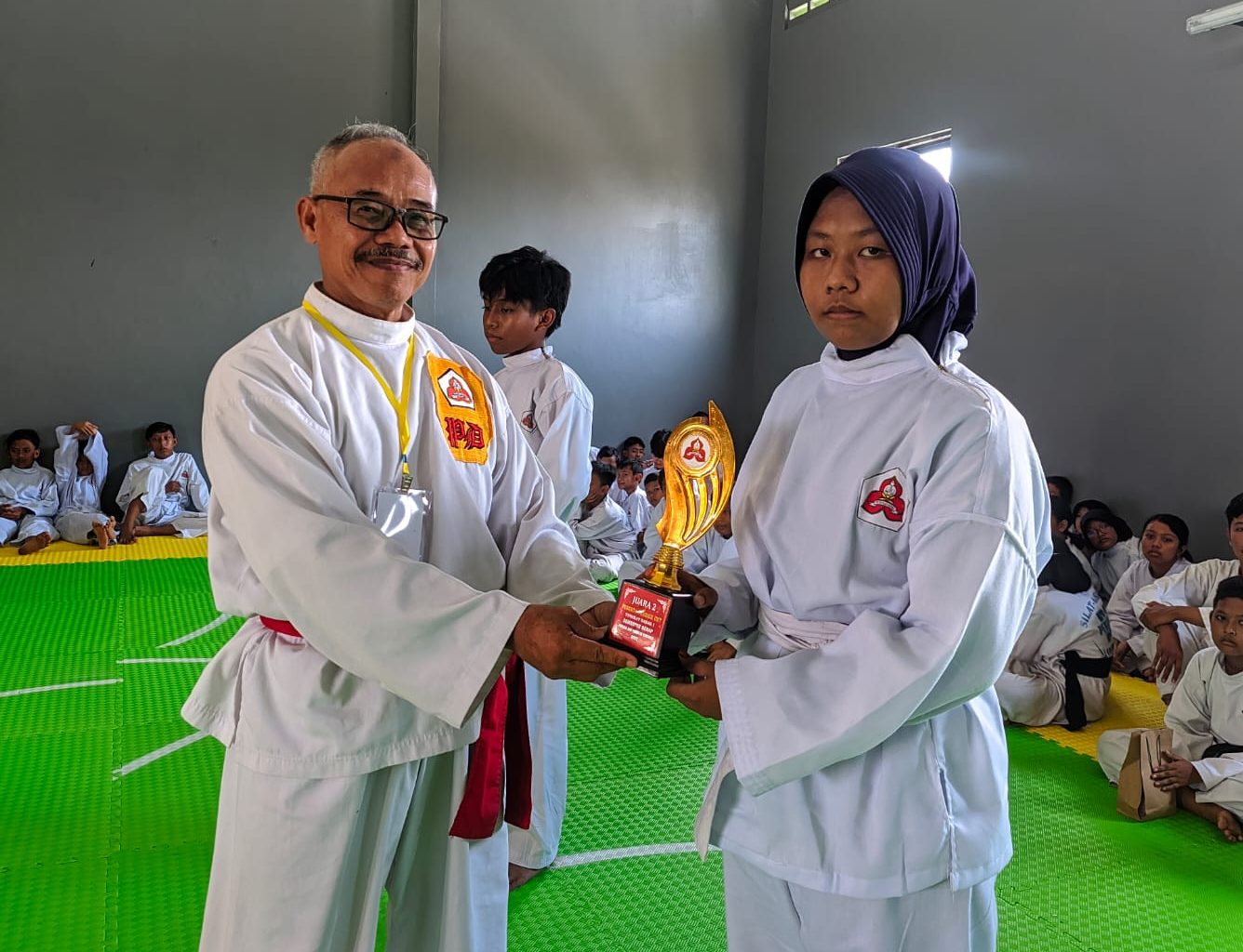 SMP PGRI 16 Sidoarjo Jawa Timur sukses Raih Prestasi Juara 1 dan 2 Tingkat Dasar Silat Perisasi Diri. Foto: Chomidah/Mas Andre Hariyanto (SUARA UTAMA)