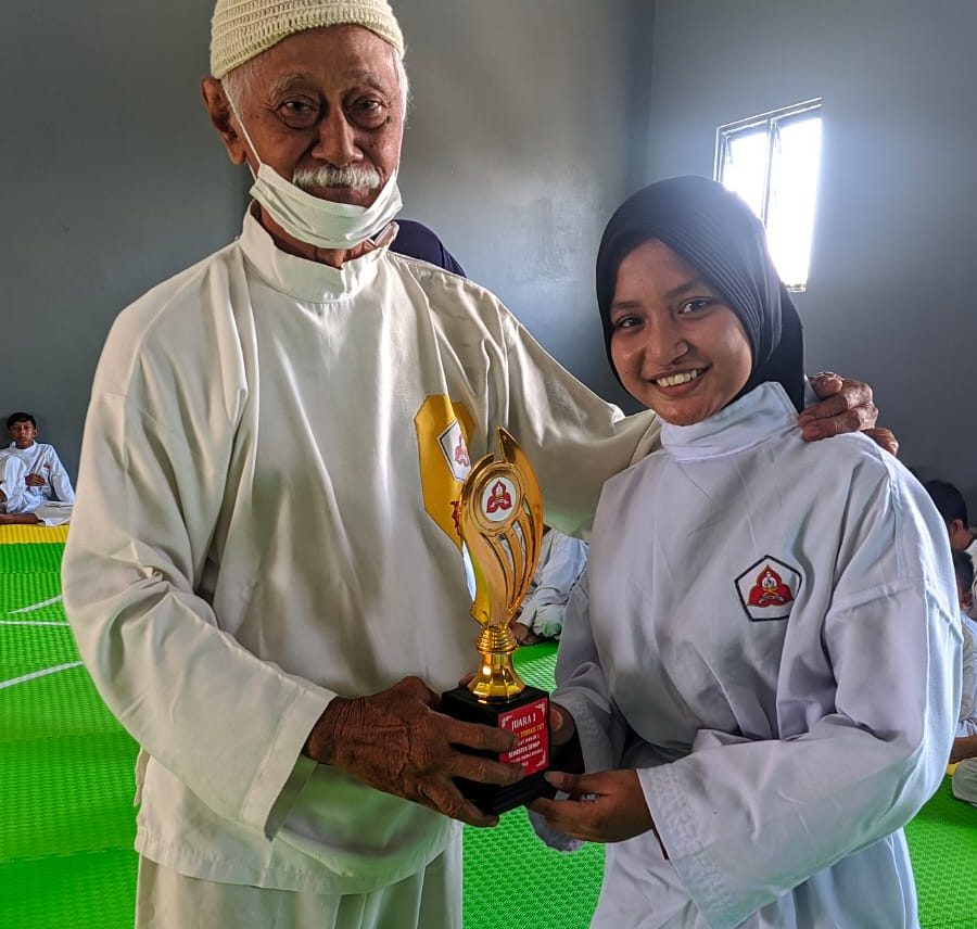 SMP PGRI 16 Sidoarjo Jawa Timur sukses Raih Prestasi Juara 1 dan 2 Tingkat Dasar Silat Perisasi Diri. Foto: Chomidah/Mas Andre Hariyanto (SUARA UTAMA)