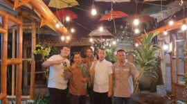 Kopdar dan Silaturahmi Penulis Wartawan Jurnalis Reporter Kantor Berita Suara Utama di Omah Pincuk Resto Pasar Minggu Jakarta. Foto; Mas Andre dan Eko Cahyo (SUARA UTAMA)