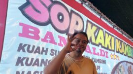 Sop Kaki Kambing dan Sapi Bang Aldi Khas Jakarta Tanah Abang Special Kuah Susu. Lokasi: Gedongkuning Bantul Jogja/Foto: Mas Andre Hariyanto (SUARA UTAMA)