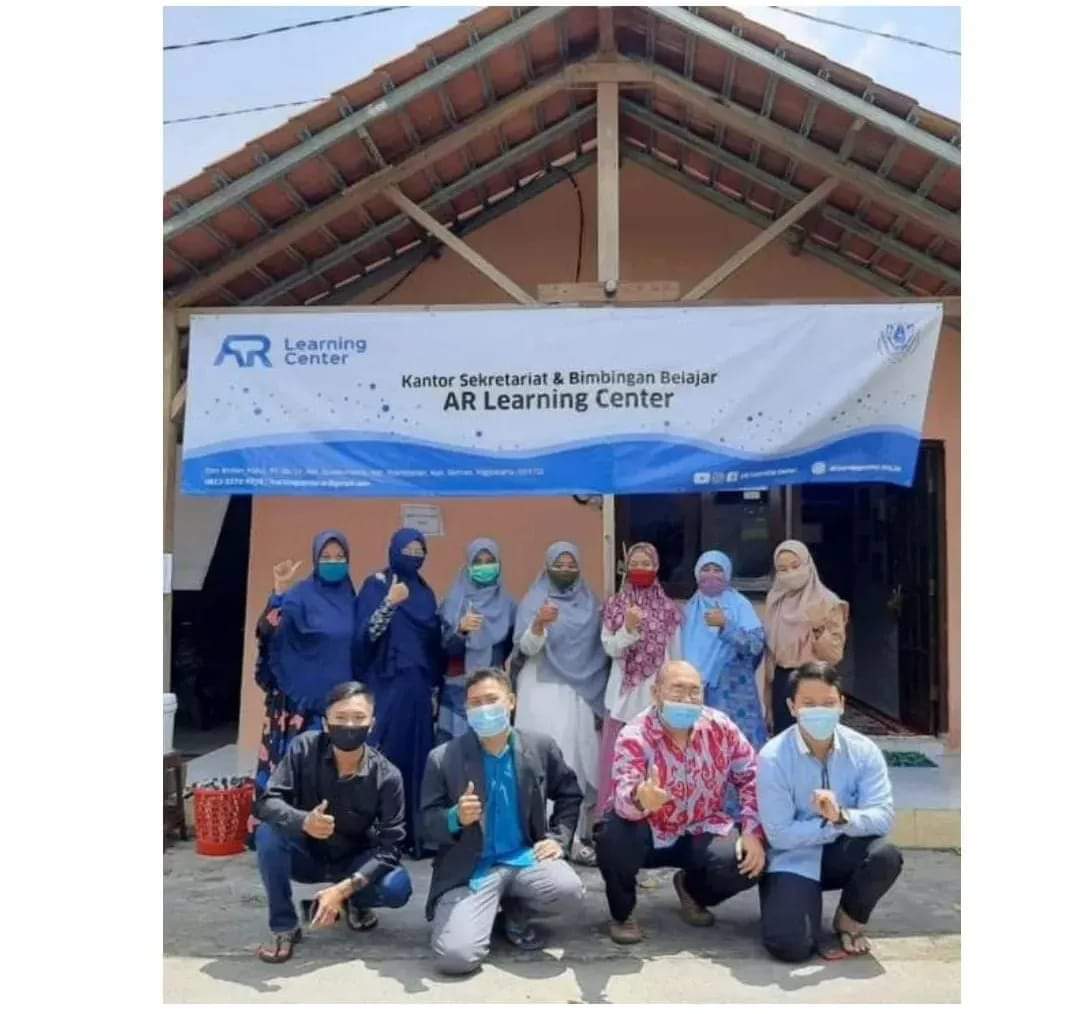 Kader Alumni Member & Trainer AR Learning Center Achmad Tarmizi Pecahkan Rekor MURI Pemilik Gelar Non-Akademik Terbanyak pada Tahun 2021. Foto: Dok. Pribadi/Google/Mas Andre Hariyanto (SUARA UTAMA)