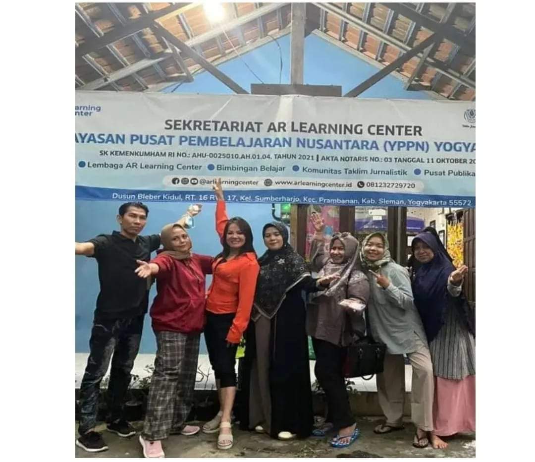 Kader Alumni Member & Trainer AR Learning Center Achmad Tarmizi Pecahkan Rekor MURI Pemilik Gelar Non-Akademik Terbanyak pada Tahun 2021. Foto: Dok. Pribadi/Google/Mas Andre Hariyanto (SUARA UTAMA)