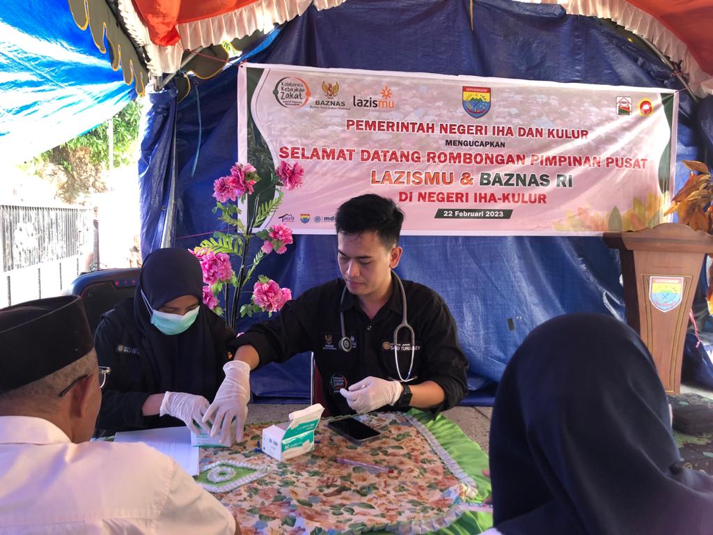 Layanan Kesehatan yang diselenggarakan oleh Lazismu dan Baznas di Kawasan Pedalaman Maluku