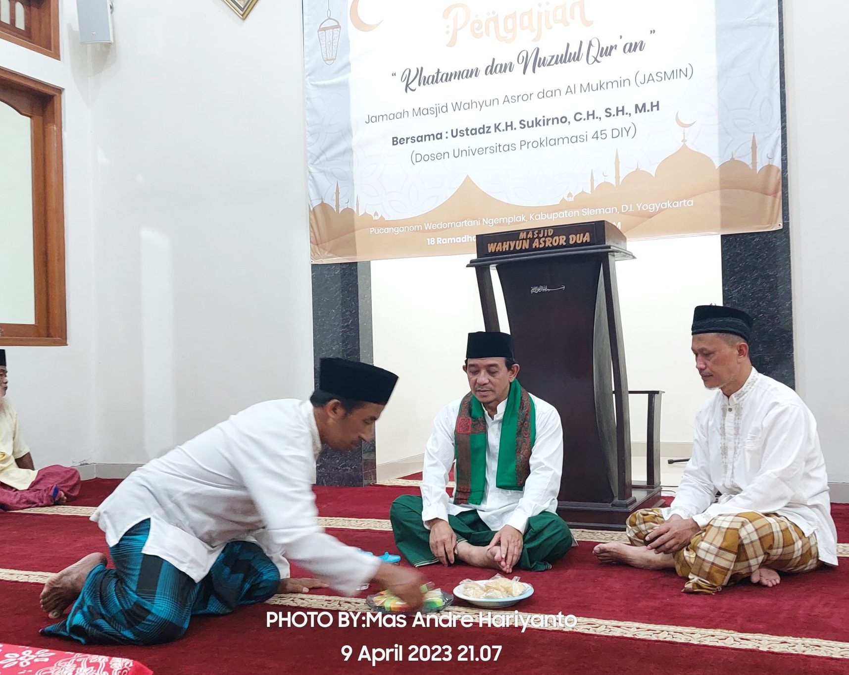 Jamaah Masjid Wahyun Asror Dua & Masjid Al-Mukmin/JASMIN Pucanganom Yogyakarta Sukses Adakan Pengajian Khataman dan Nuzulul Quran. Foto: Mas Andre Hariyanto (SUARA UTAMA)