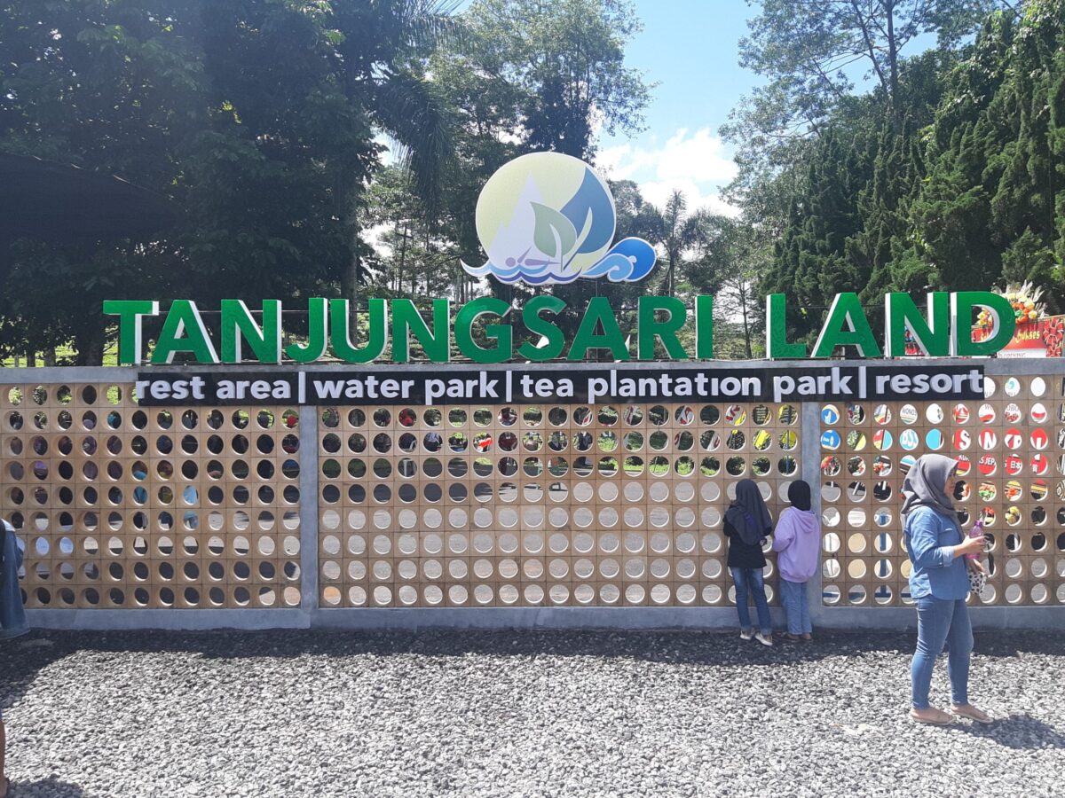 PINTU GERBANG MASUK TANJUNGSARI LAND WONOSOBO (Dok.Ilham Akbar-Suara Utama.id)