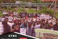 Foto : Kumpulan Massa Aksi Mimbar Bebas Pada Saat Pembacaan Statement Pembebasan Victor Yeimo  di Jalan Biak Abepura, Jayapura Provinsi Papua