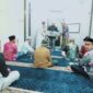 foto : Pemberian Kursi Lipat dari Kunjungan Tim Syafari Ramadhan DP. MUI Kab.Asahan di Musholla rabiyatul Adawiyah Tahun 1444 H.