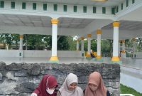 Foto Penulis Metode dan Pendekatan dalam Filsafat Pendidikan Islam Oleh Cindy Kurnia, Hapita Zahra, Riski Wulandari, di Taman Hutan Kota Taufan Gama Simatupang