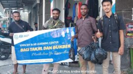 Jelang Akhir Ramadan, Yayasan AR Learning Center Bagi Takjil dan Bingkisan Lebaran. Foto: Mas Andre Hariyanto (SUARA UTAMA)