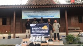 Sebelum bagi baksos ke di tengah jalan mampu merah besar. 