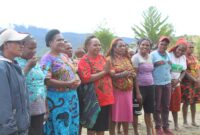 Mewakili wanita Perkawan SE kabupaten Intan Jaya,Ibu Dorci Wandagau menyampaikan aspirasi ke Pansel tingkat Kabupaten pada,Rabu,(27/04/2023) di sekertariat pendaftaran calon MRP/foto:fergi