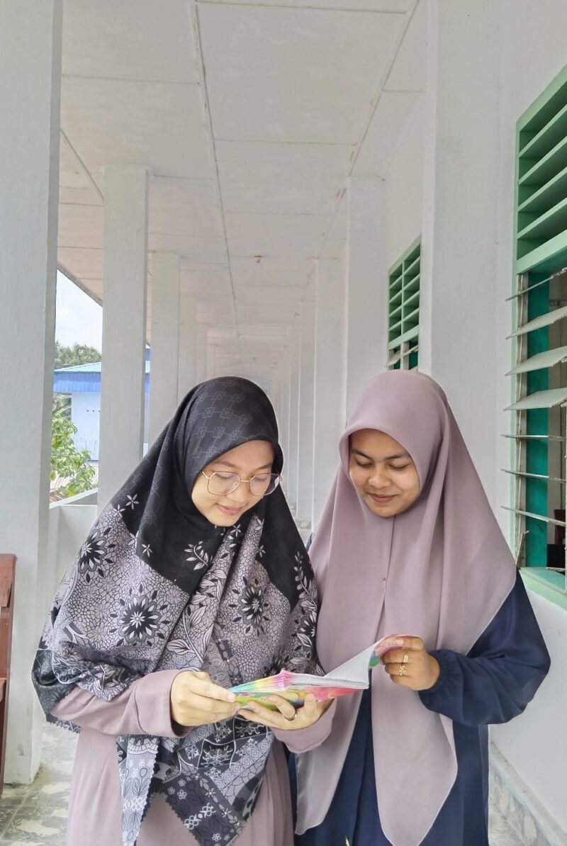 Foto Penulis Esensi Cosmos persfektif Falsafah Pendidikan Islam, Lisa Aprida, Vira Amanda di FITK, IAIDU Asahan, Pendidikan Agama Islam.