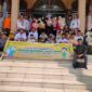 Suasana bahagia anak yatim setelah menerian santunan dan paket parcel lebaran di pelataran Meunasah Tambon Baroh, Kec. Dewantara, Aceh Utara (12/04/2023)