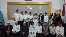 foto Dewan Pimpinan MUI Kabupaten Asahan beserta Pengurus LADUI Kabupaten Asahan di Aula MUI Kabupaten Asahan masa Khidmat 2022-2026.