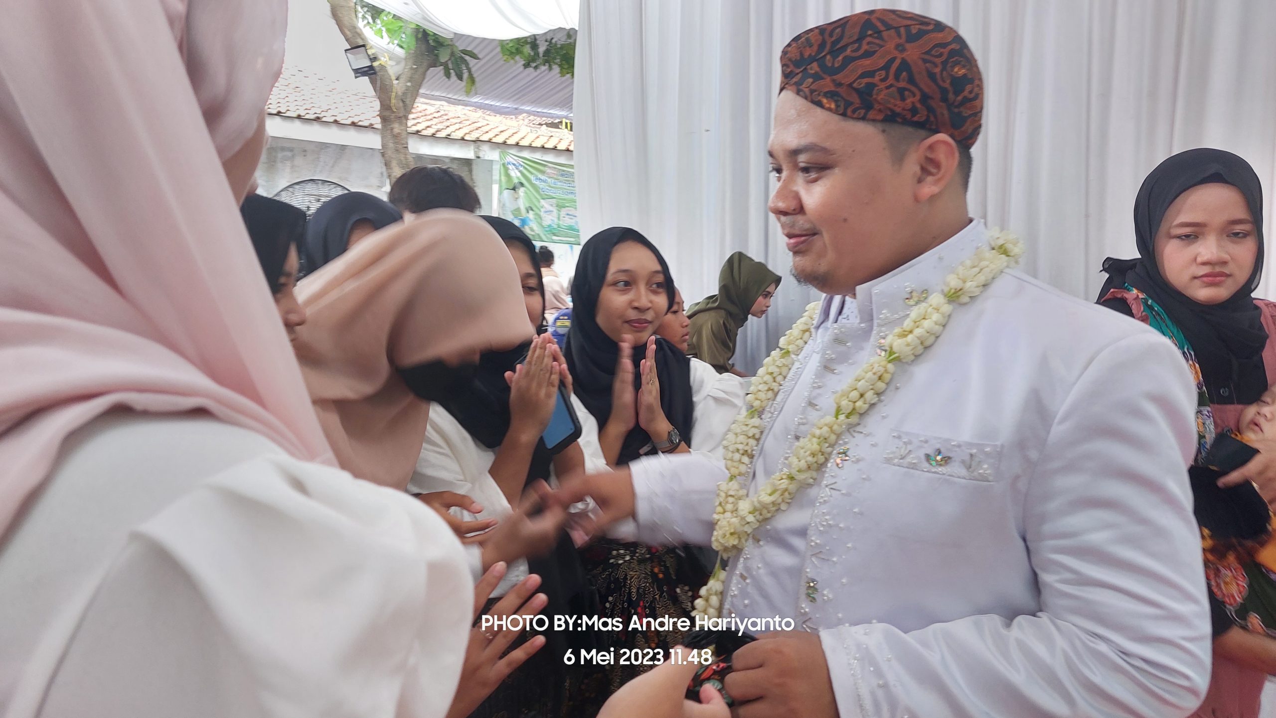 Pemred RSU dan Owner AR Learning Center Hadiri Pernikahan Kaperwil RSU Wilayah Jawa Barat. The Wedding Of Nesi & Alim. Foto: Dok. Pribadi/Mas Andre Hariyanto (SUARA UTAMA)