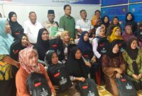 Foto Dokumentasi H. Armyn Simatupang,SH (Berbaju Hijau) Sebagai Pembina YPPMDU dan Surono Zamroni,MMLS Beserta Masyarakat dalam Rangka Sosialisasi Pengembangan Ummat