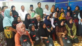 Foto Dokumentasi H. Armyn Simatupang,SH (Berbaju Hijau) Sebagai Pembina YPPMDU dan Surono Zamroni,MMLS Beserta Masyarakat dalam Rangka Sosialisasi Pengembangan Ummat