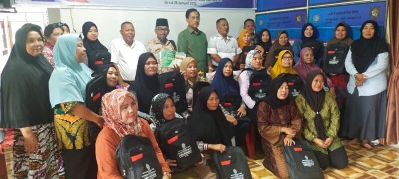 Foto Dokumentasi H. Armyn Simatupang,SH (Berbaju Hijau) Sebagai Pembina YPPMDU dan Surono Zamroni,MMLS Beserta Masyarakat dalam Rangka Sosialisasi Pengembangan Ummat