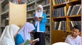 Foto Dokumentasi Suhardi, Nurul Husna, Siti Qomariah,Suci Anggraini, Habiburrahman Konsep Pendidikan Islam