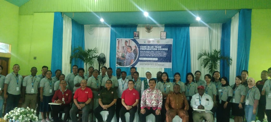 Foto bersama setelah pembukaan kegiatan pelatihan di aula Akper Nabire Jumad,(19/05/2023)