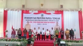 Foto PJ,Gubernur Papua Tengah, Dra.Ribka Haluk,Wamendagri bersama tamu undangan di aula Gereja KSK,Nabire,Papua Tengah/ist
