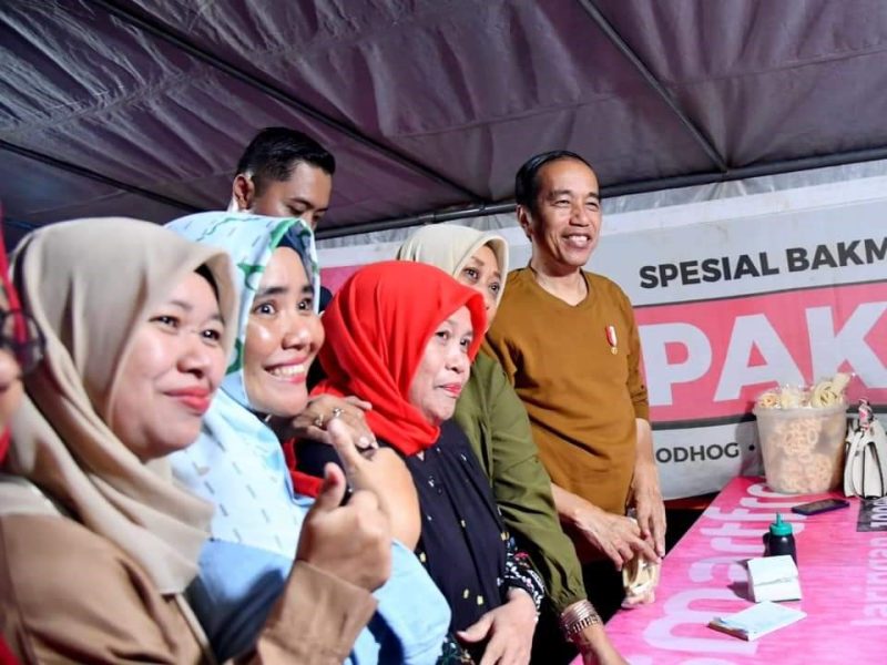 Foto Dokumentasi Mas Andre Hariyanto,Presiden Jokowi Icip Kuliner Bakmi Legendaris di Yogyakarta.