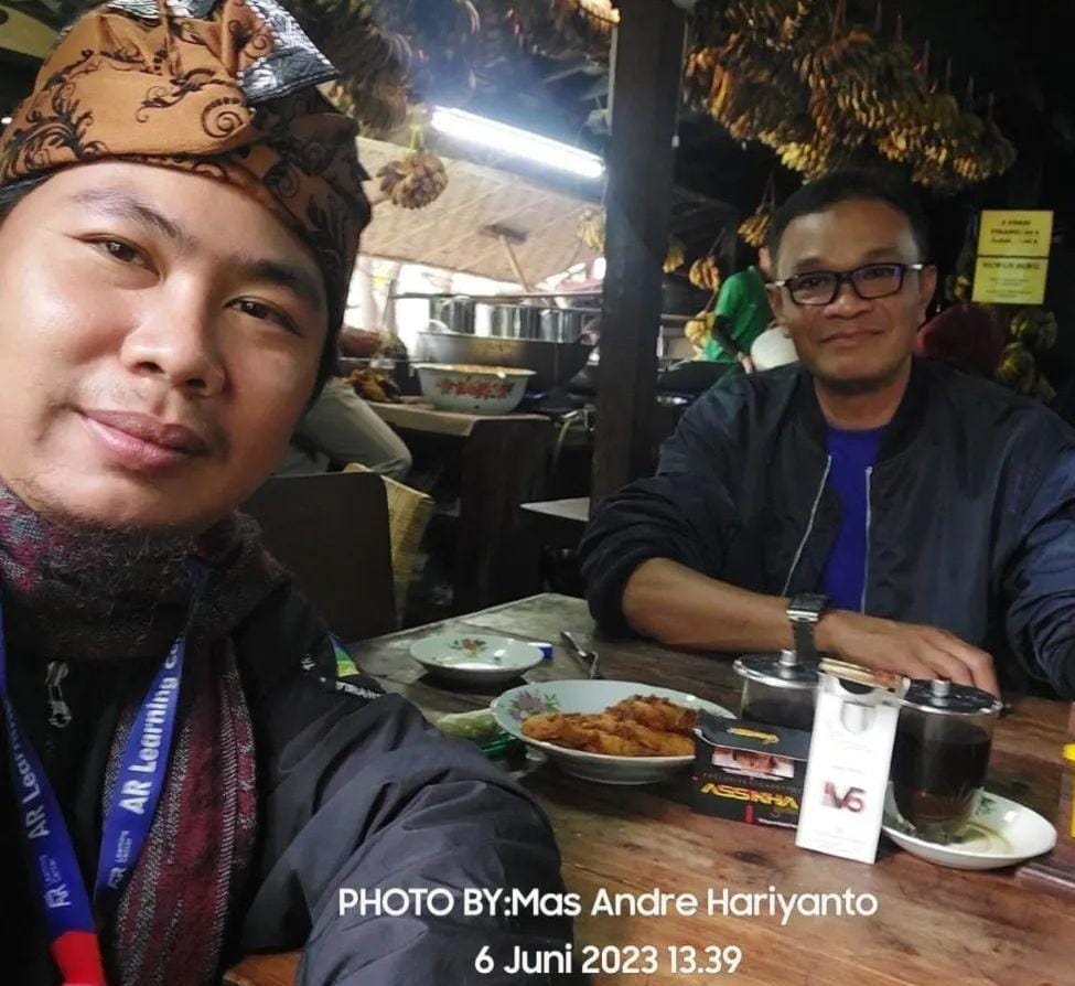 Kopdar Perdana Ketua RSU MM dan Pemred Suara Utama di Warung Klotok Kopi Yogyakarta. Ini Hasilnya. Foto: Mas Andre Hariyanto (SUARA UTAMA)