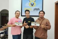 Terobosan Ahli Hisap, Hadir Rokok Herbal V6 di Indonesia. Foto: Mas Andre, Coach Adi, Coach Iwan dan Dr. Furqon (SUARA UTAMA)