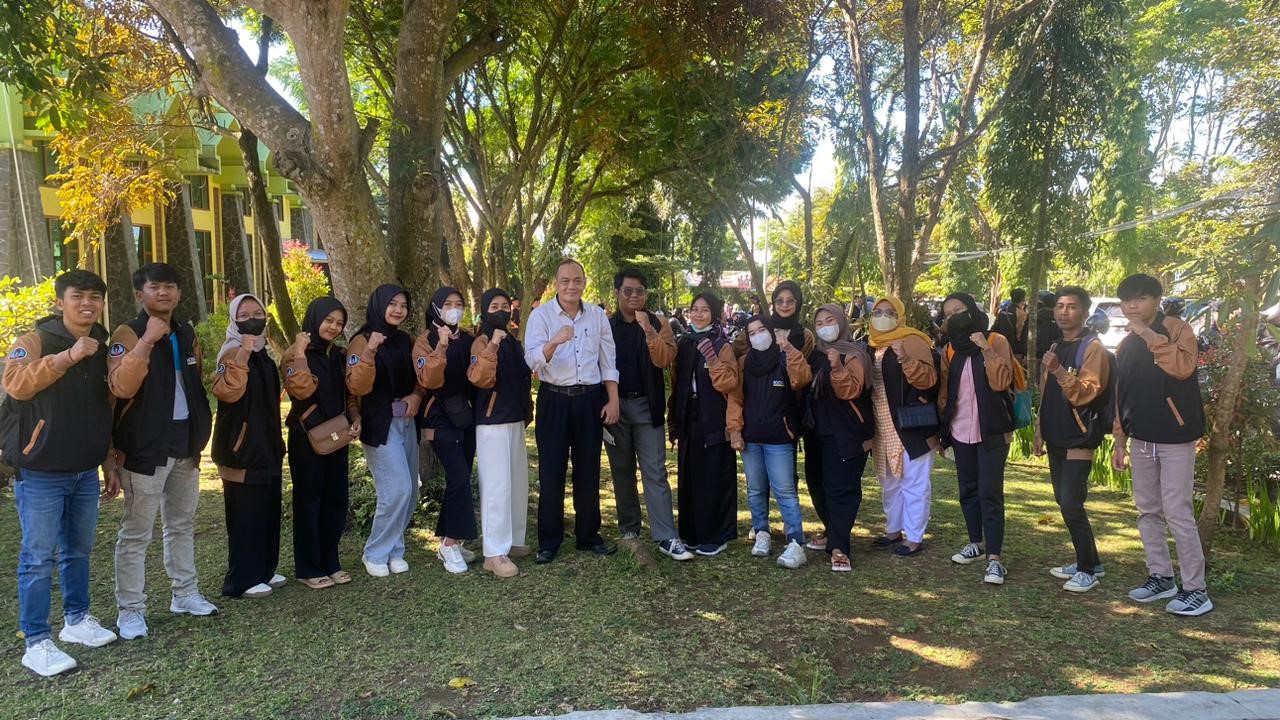 Foto Dokumentasi Coach Dr.Dadang Suhardi, SE,MM UNIKU Kelompok 40 Siap Menyapa Desa Karanganyar dalam Kegiatan KKN