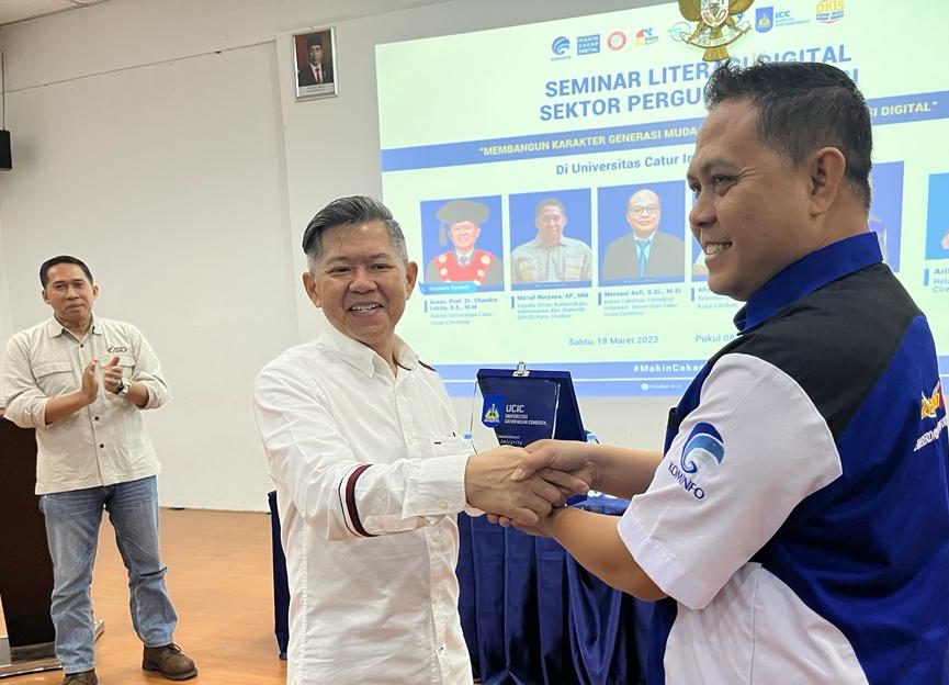 FOTO & SUMBER: Artificial Intelligence (Ai) dan Masa Depan Generasi Muda Indonesia/ Prof. Dr. Chandra Lukita/Mas Andre Hariyanto (SUARA UTAMA)