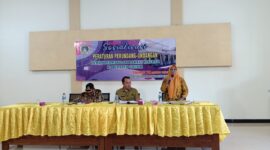 DPRD Ibu Hj.Komsatun sedang menyampaikan peraturan perundang-undangan 
Kabupaten Gresik