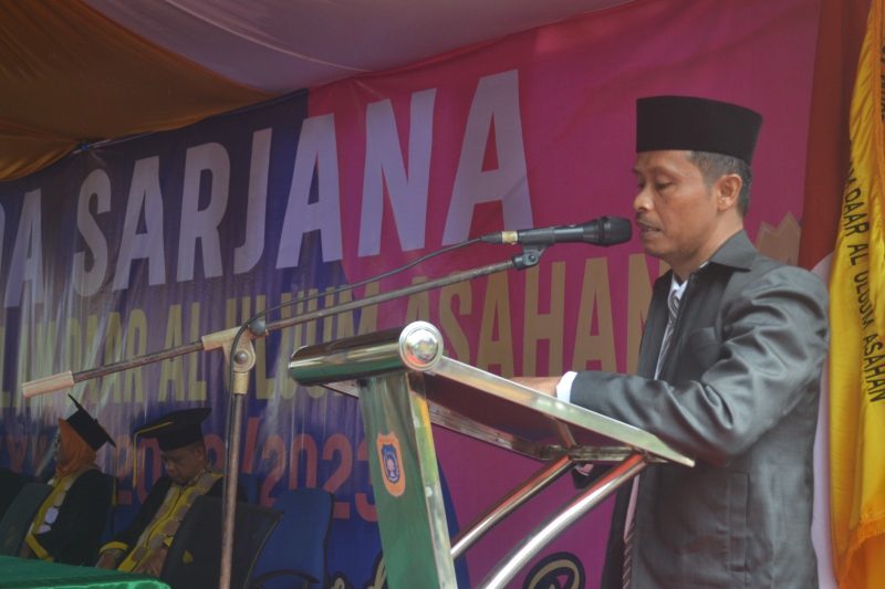 Foto Dokumentasi Suhardi :Sutrisno Dosen dan Alumni Pertama Bergelar Doktor Fakultas Tarbiyah Sampaikan Orasi Ilmiah di IAIDU Asahan Wisuda XXX Tahun 2023