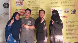 Ramah di Kantong, Pawon Humaira Slawi Tiap Hari Diserbu Pembeli. Foto: Mas Andre Hariyanto & Dok. Internal (SUARA UTAMA)