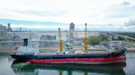 Kapal MV. Truong Minh Star kapasitas 8.000 Ton bersandar di dermaga pelabuhan PIM untuk loading pupuk urea, Jumat 22 September 2023